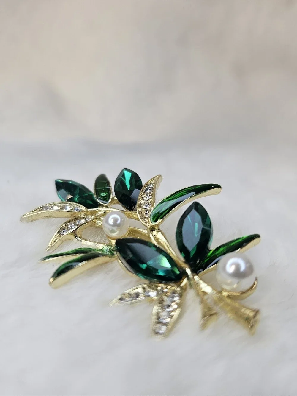 Vintage Style Gold Tone Green Crystal Leaf Brooch with Pearls